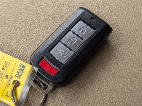 Used 2018 Mitsubishi Outlander SEL image 30