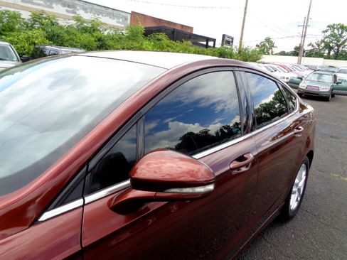 Used 2015 Ford Fusion SE image 11