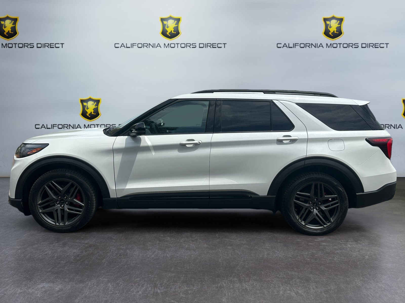 Used 2025 Ford Explorer ST w/ Sun And Sound Package AWD/4WD image 2