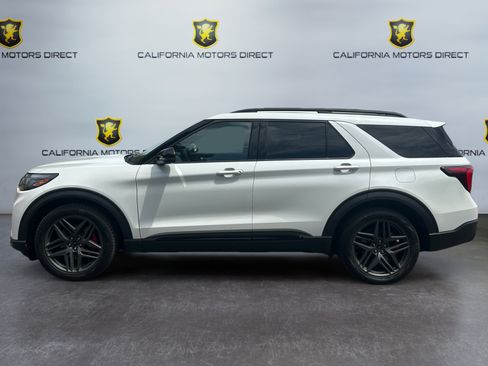 Used 2025 Ford Explorer ST w/ Sun And Sound Package AWD/4WD image 2