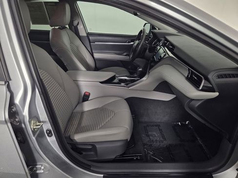 Used 2020 Toyota Camry SE w/ Convenience Package FWD image 31