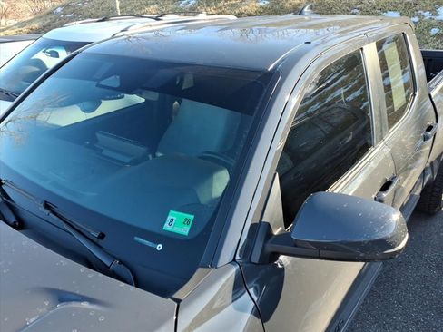 Used 2024 Toyota Tacoma TRD Sport w/ TRD Sport Upgrade Package image 4