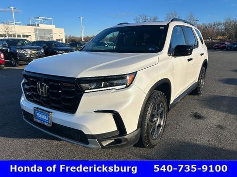 Used 2024 Honda Pilot TrailSport image 2