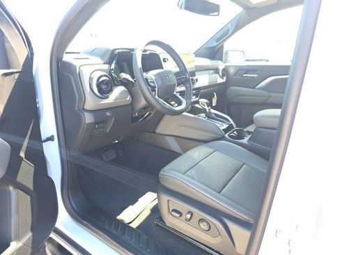 New 2026 Chevrolet Colorado ZR2 w/ Midnight Edition AWD/4WD image 16