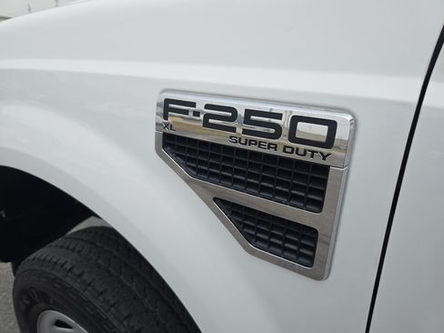 Used 2009 Ford F250 XL AWD/4WD image 12