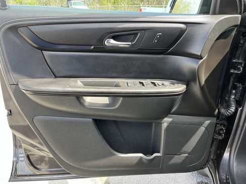 Used 2015 Chevrolet Traverse LT image 28