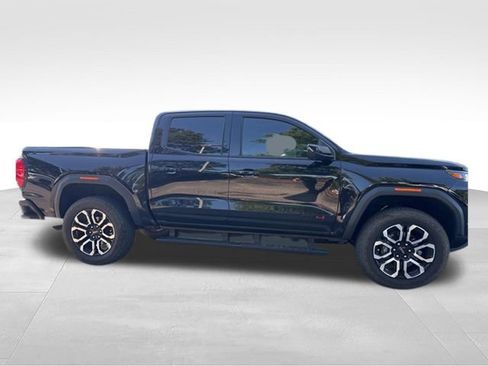 Used 2025 GMC Canyon AT4 w/ Nightfall Edition AWD/4WD image 4