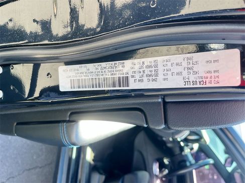 Used 2019 Jeep Grand Cherokee Laredo image 31