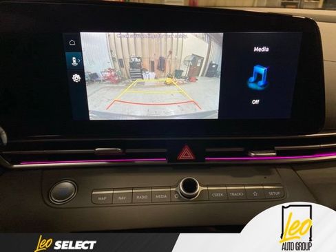 Used 2024 Hyundai Elantra SEL FWD image 15