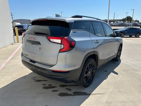 Used 2024 GMC Terrain SLT w/ Tech Package FWD image 7
