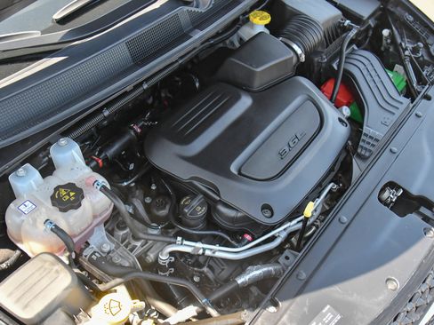 Used 2023 Chrysler Pacifica Touring-L FWD image 52