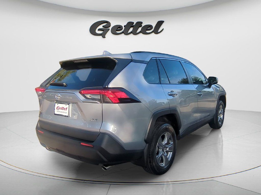 Used 2024 Toyota RAV4 XLE w/ Convenience Package FWD image 5