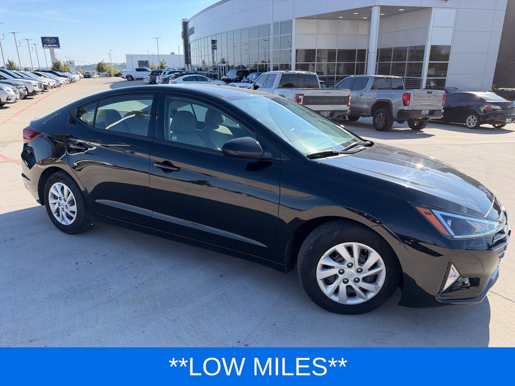Used 2020 Hyundai Elantra SE FWD image 2