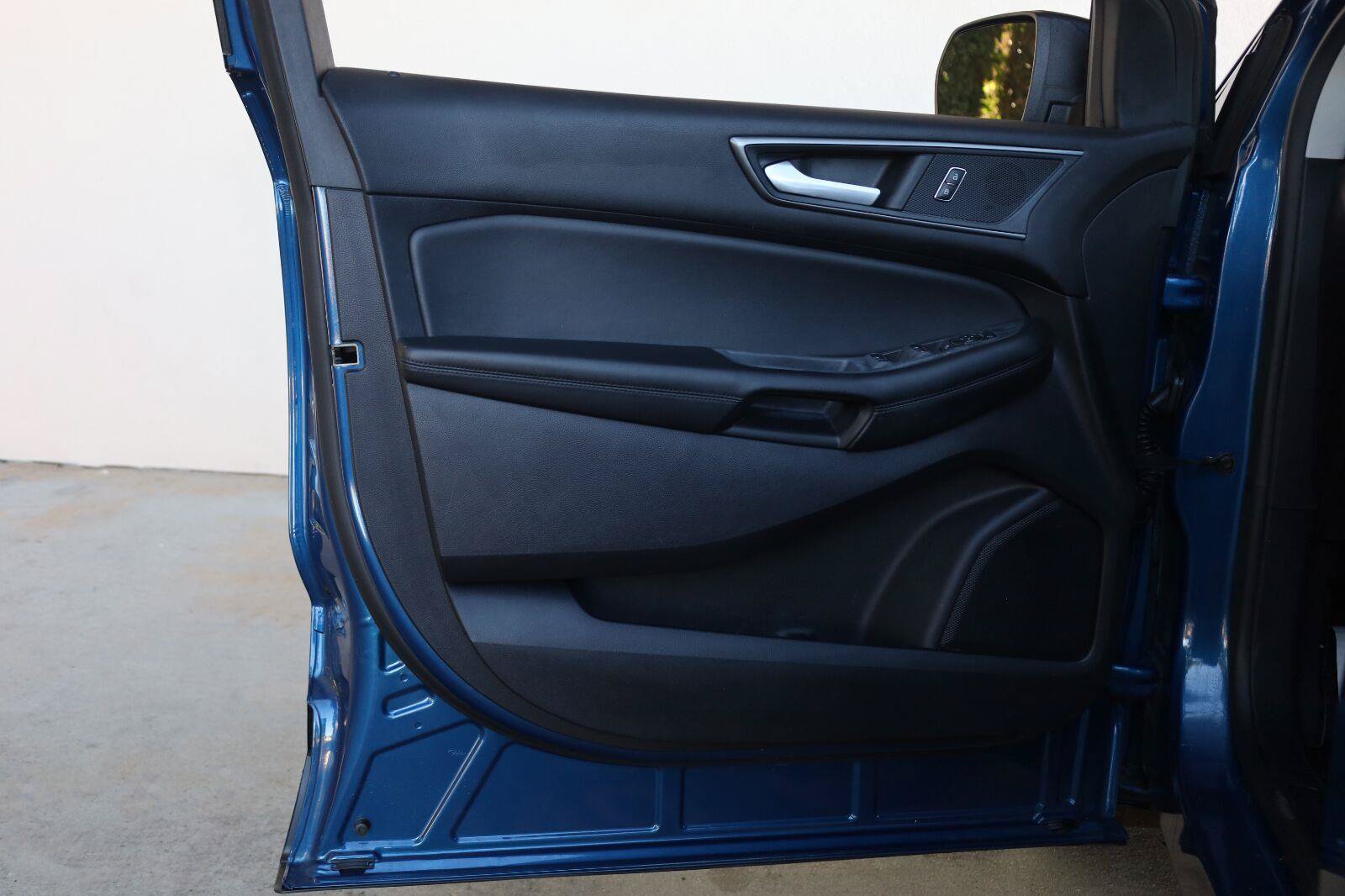 Used 2020 Ford Edge SE FWD image 15