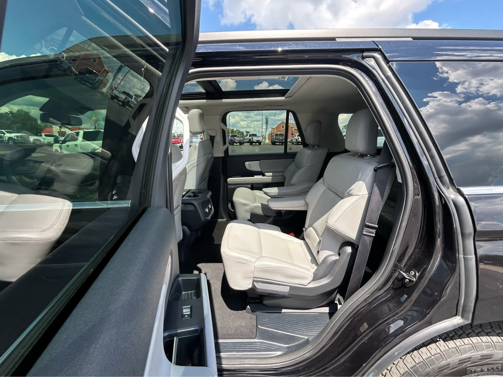 Certified 2025 Ford Expedition Active AWD/4WD image 15