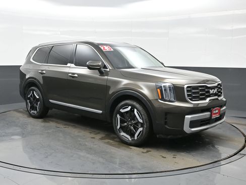 Used 2024 Kia Telluride S image 8