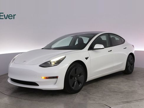 Used 2023 Tesla Model 3 Standard Range RWD image 2
