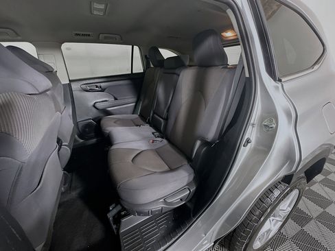 Used 2023 Toyota Highlander LE image 26