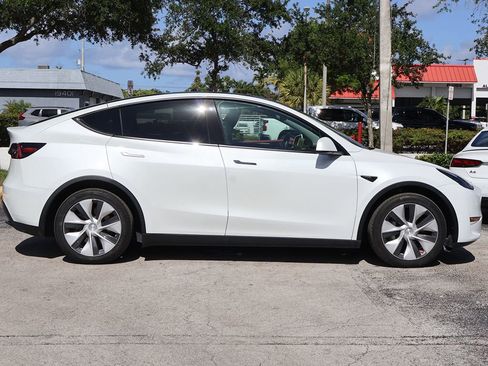 Used 2023 Tesla Model Y Long Range AWD/4WD image 19