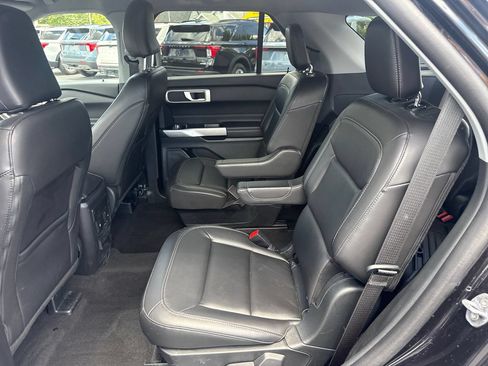 Used 2023 Ford Explorer XLT w/ Equipment Group 202A AWD/4WD image 17