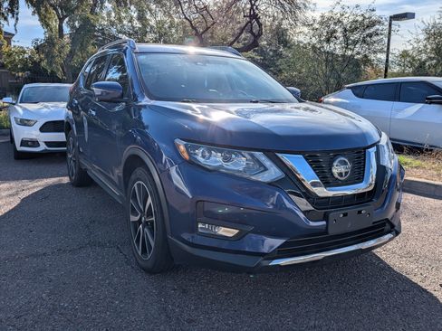 Used 2020 Nissan Rogue SL w/ Premium Package image 2