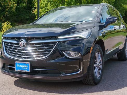 Used 2023 Buick Enclave Essence image 2