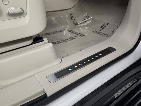 Used 2021 Cadillac Escalade Premium Luxury Platinum RWD image 40