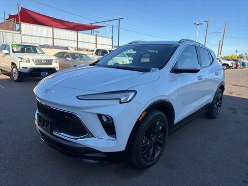 Used 2024 Buick Encore GX Sport Touring image 3