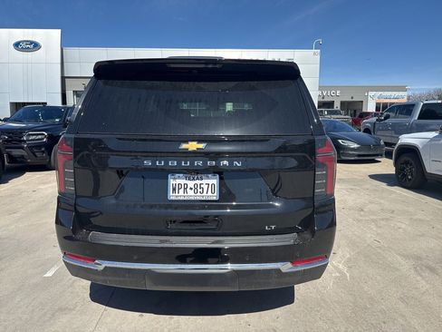 Used 2026 Chevrolet Suburban LT image 14