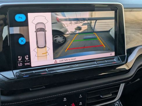 Used 2024 Volkswagen Atlas SE image 16