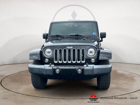 Used 2017 Jeep Wrangler Unlimited Sahara w/ Connectivity Group AWD/4WD image 8