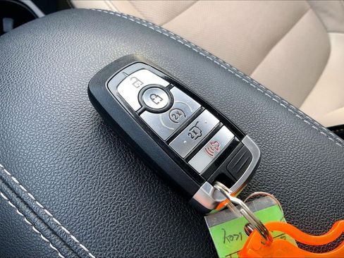 Used 2020 Ford Escape Titanium image 12