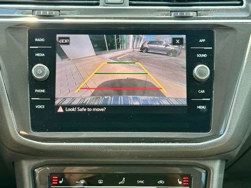 Used 2024 Volkswagen Tiguan SE AWD/4WD image 27