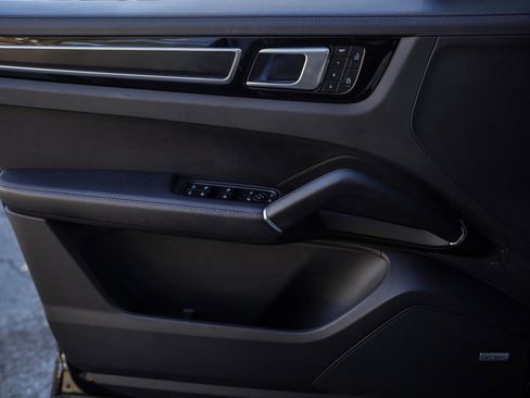 Used 2022 Porsche Cayenne GTS w/ Premium Package Plus image 36