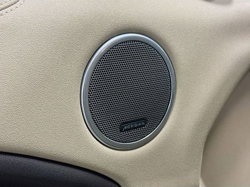 Used 2017 Land Rover Range Rover Evoque SE Premium image 23