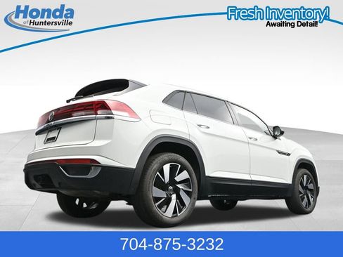Used 2025 Volkswagen Atlas Cross Sport SE FWD image 44