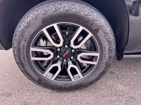 Used 2023 GMC Yukon XL AT4 w/ AT4 Premium Package image 11