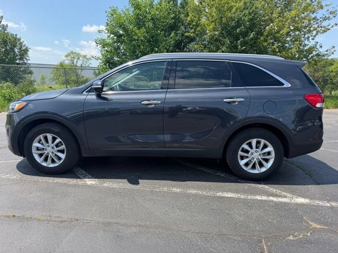 Used 2017 Kia Sorento FWD image 9