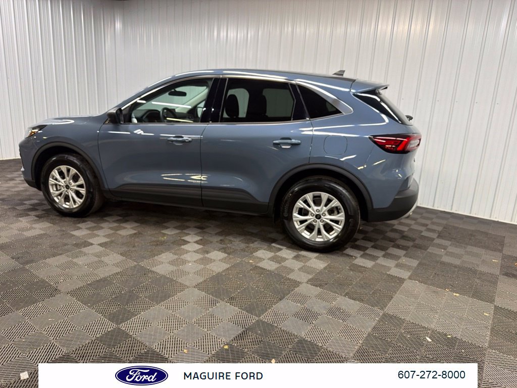 Used 2024 Ford Escape Active AWD/4WD image 4