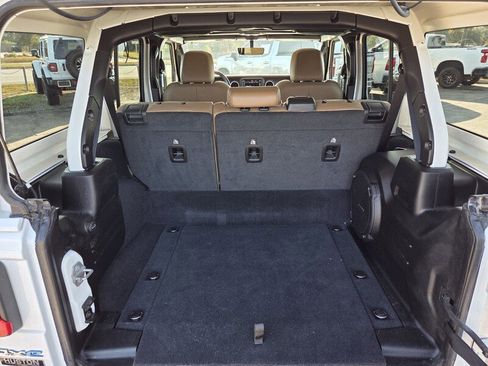 Used 2023 Jeep Wrangler Unlimited Sahara w/ Cold Weather Group image 13