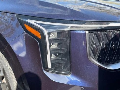 Certified 2025 Kia Carnival LXS image 8