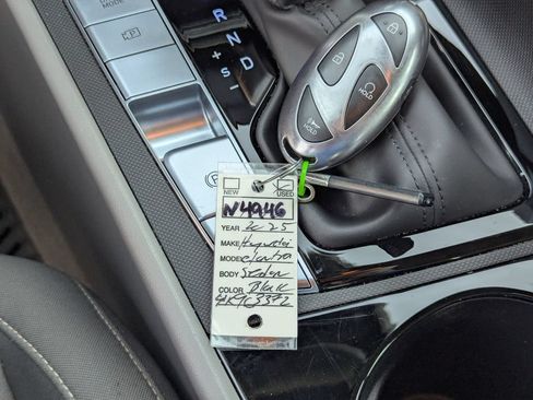 Used 2025 Hyundai Elantra SEL FWD image 36