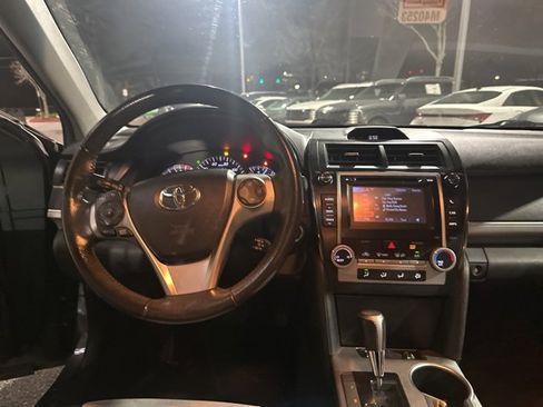 Used 2012 Toyota Camry SE w/ Leather Pkg image 7