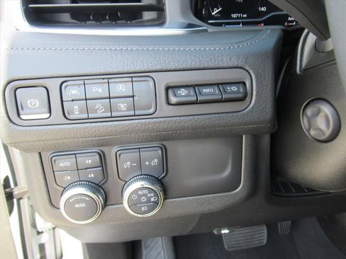 Used 2024 GMC Yukon Denali AWD/4WD image 22