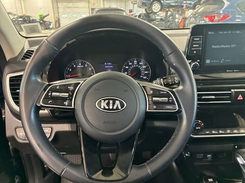 Certified 2021 Kia Seltos EX image 21