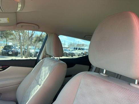 Certified 2021 Nissan Rogue Sport SV image 4