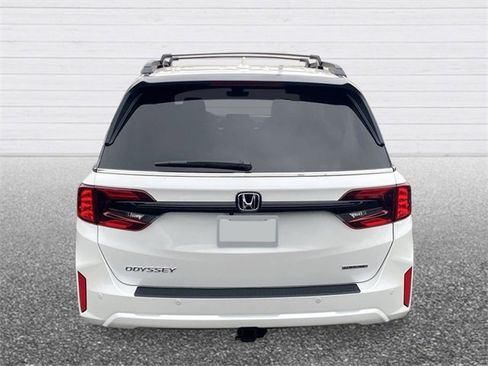 New 2026 Honda Odyssey Touring image 3
