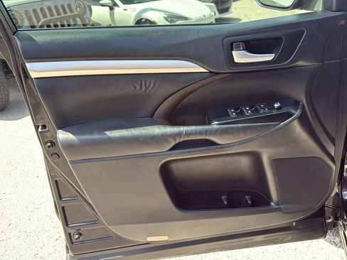 Used 2015 Toyota Highlander XLE FWD image 14