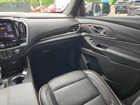 Used 2022 Chevrolet Traverse Premier AWD/4WD image 11