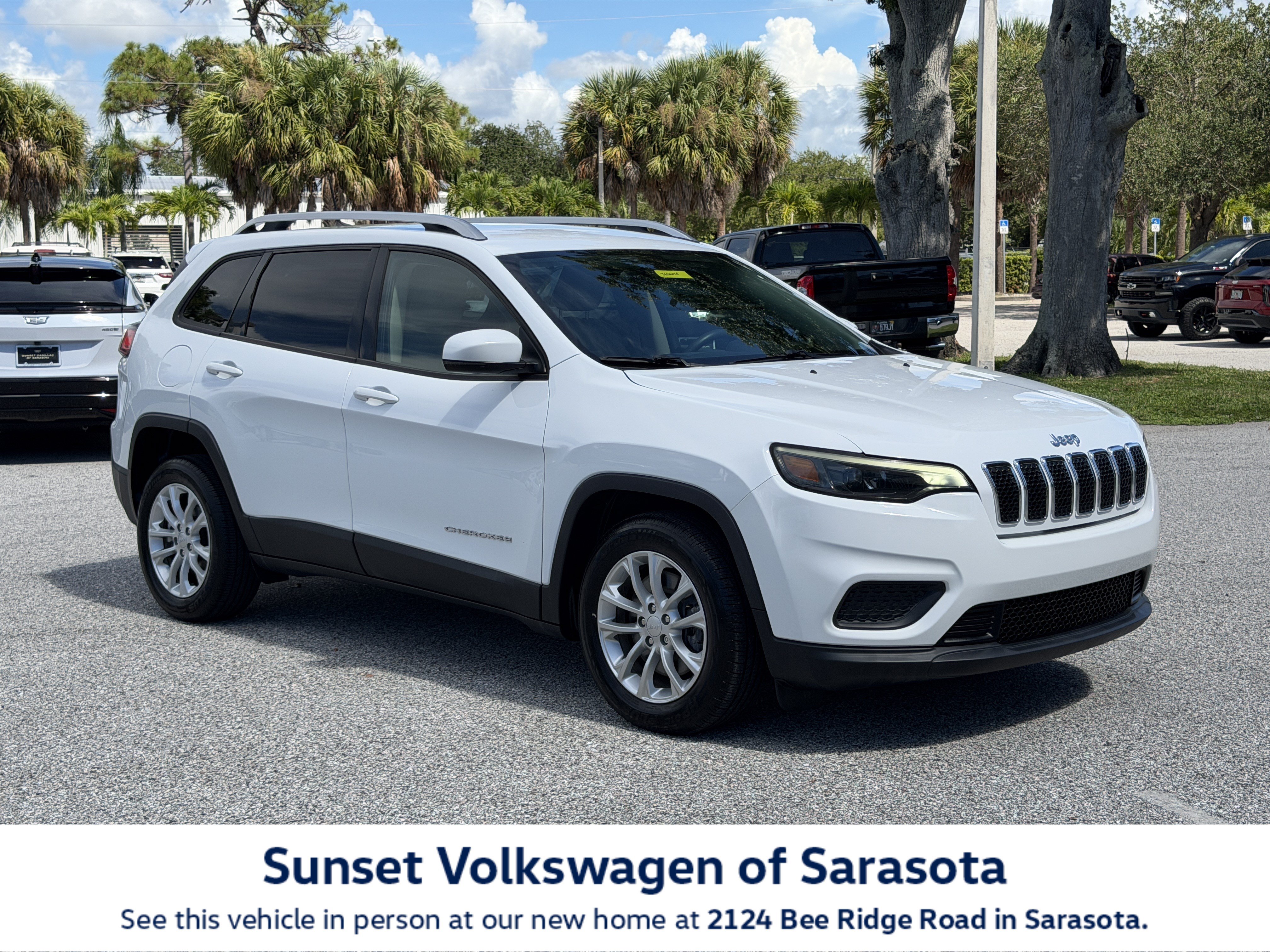 Used 2020 Jeep Cherokee Latitude FWD image 1